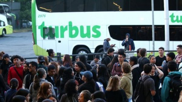 Habilitan buses para el traslado de voluntarios a la Región de Valparaíso
