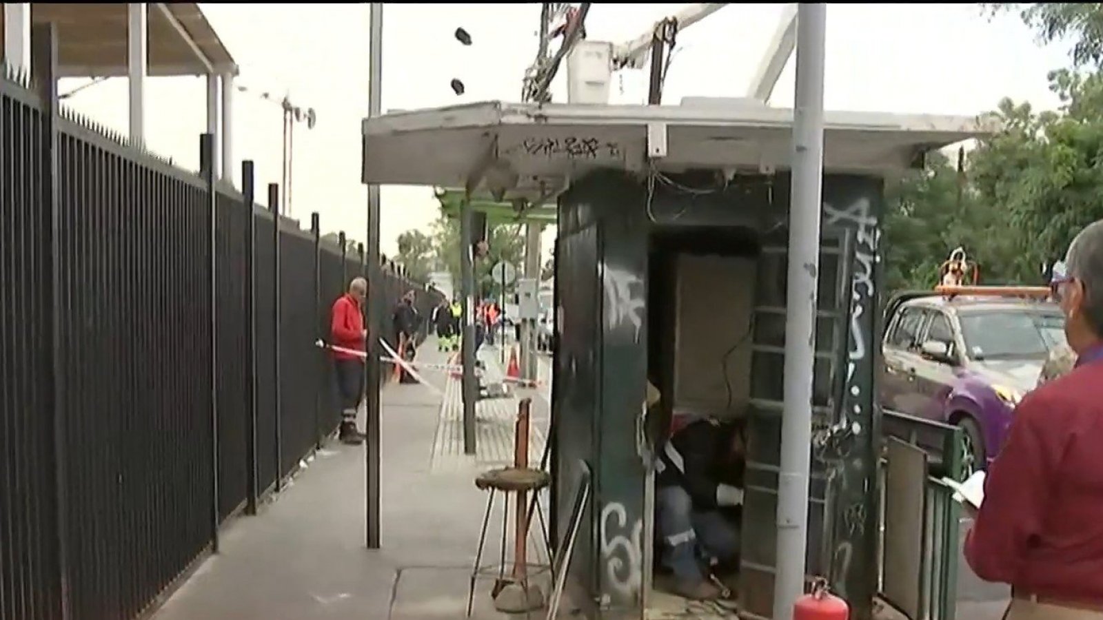 Nuevo retiro de kioscos abandonados en la comuna de Santiago
