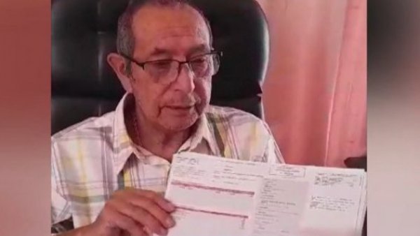 ¡Le cobran consumo de semáforos! Adulto mayor recibió millonaria cuenta de luz
