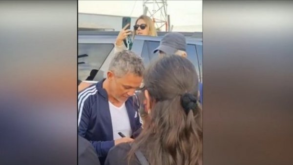 ¡Alerta de Topo!: Tenemos los videos exclusivos de la llegada de Alejandro Sanz a Chile
