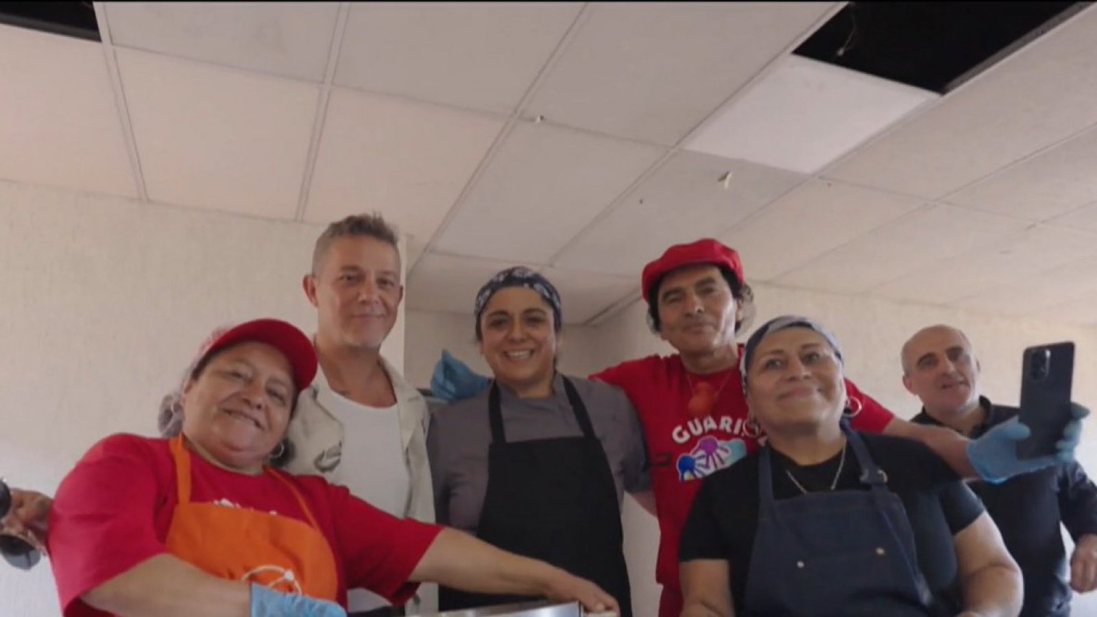 La emocionante visita de Alejandro Sanz a Villa Independencia
