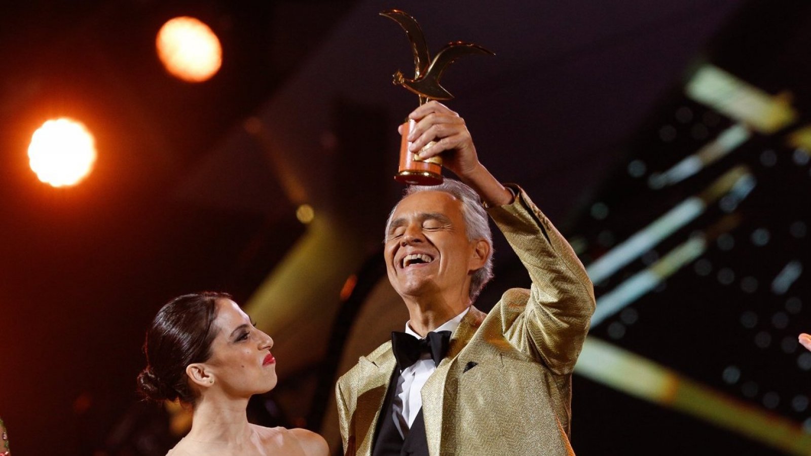 "Quedará inscrito en la historia": Andrea Bocelli es galardonado con la gaviota de oro
