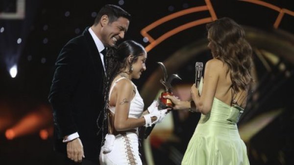 ¡María Becerra es premiada con la Gaviota de Oro en Viña 2024!