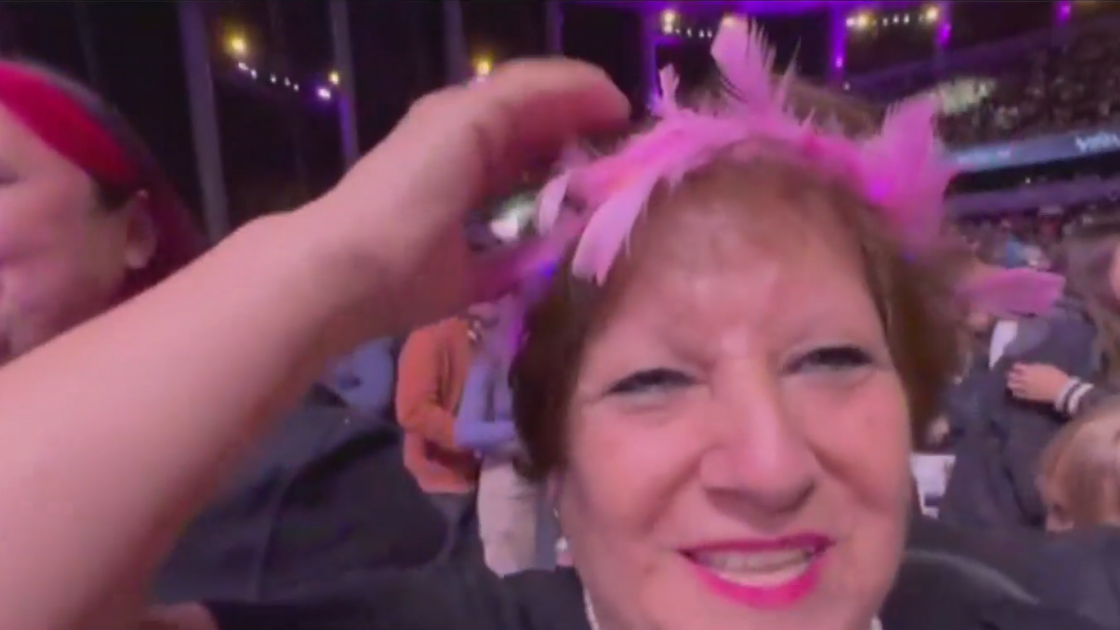Así reaccionó la mamá de Alex Ortiz con su rutina de humor en Viña 2024

