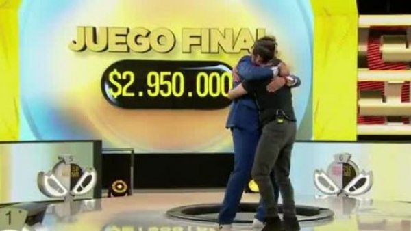 Ariel es el ganador del juego final de ¡Ahora caigo!
