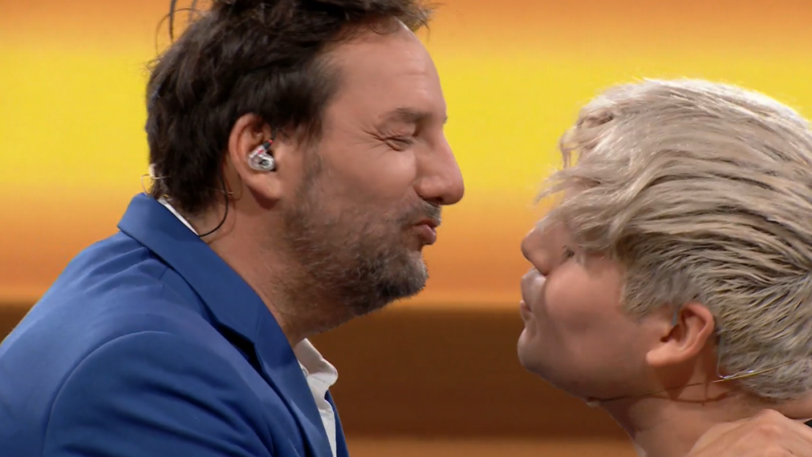 "¡El beso!": Daniel Fuenzalida cumplió con lo prometido
