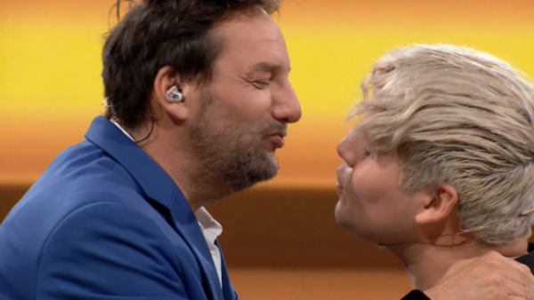 "¡El beso!": Daniel Fuenzalida cumplió con lo prometido
