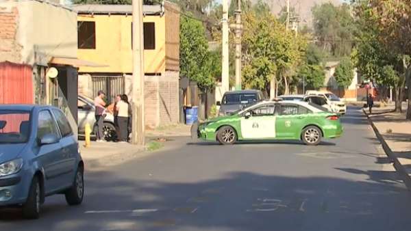 Encuentran cuerpo sin vida frente a colegio en Recoleta

