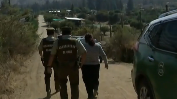 ¡Tenían un basural! Carabineros detiene a mujer que se tomó terreno y casa
