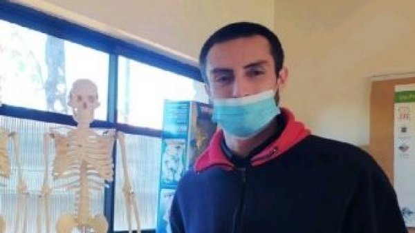 Un siete para todos: Estudiantes regalan dinero para gira de estudio a profesor que perdió su casa en incendio

