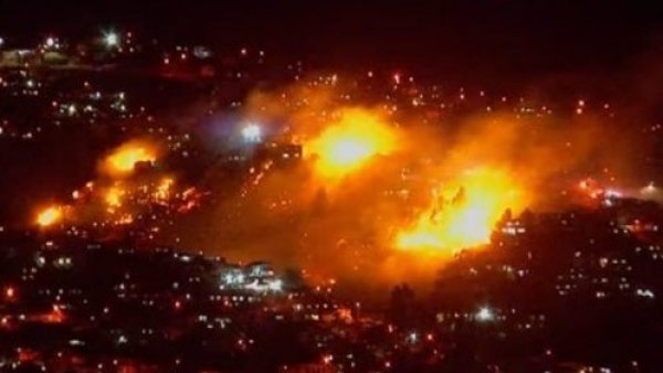 Valparaíso: Incendio consume viviendas en Cerro Cordillera y piden evacuar
