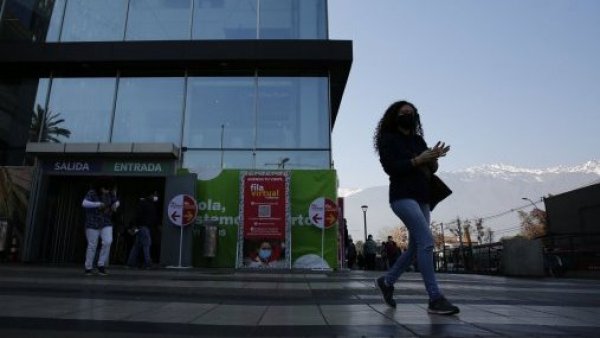Violento asalto en La Reina: roban joyas y dinero a adulta mayor
