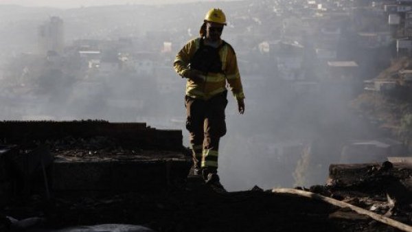 Incendio en Valparaíso: Fiscalía confirma que se indaga bengala y declara reserva de la investigación
