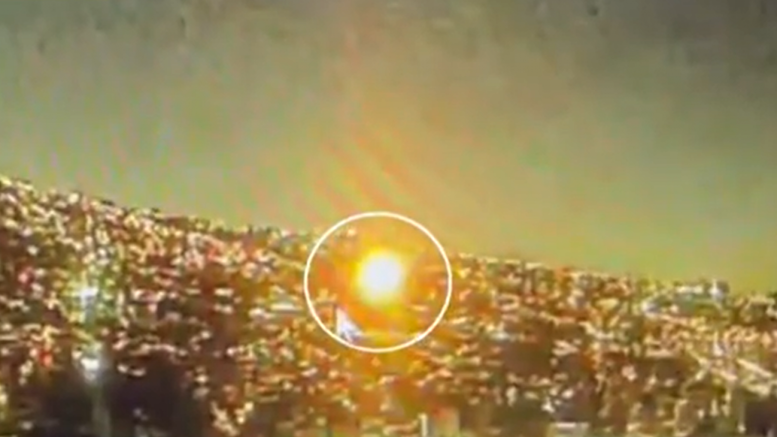 Investigan causas de incendio de anoche en Valparaíso: Captan momento exacto del inicio de la emergencia
