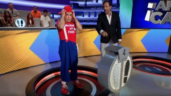 Con peluca incluida: así fue la caída de Pastelito

