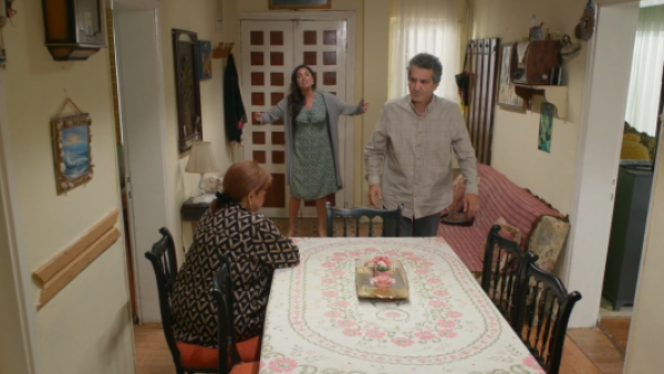Todo por mi familia -T1E329 | Orhan tu madre miente
