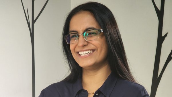 Komal Dadlani en "10 chilenas que están cambiando el mundo"
