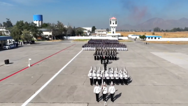 Impecable y felicitaciones: Así fue desfile aéreo y terrestre del 94° aniversario de la FACH
