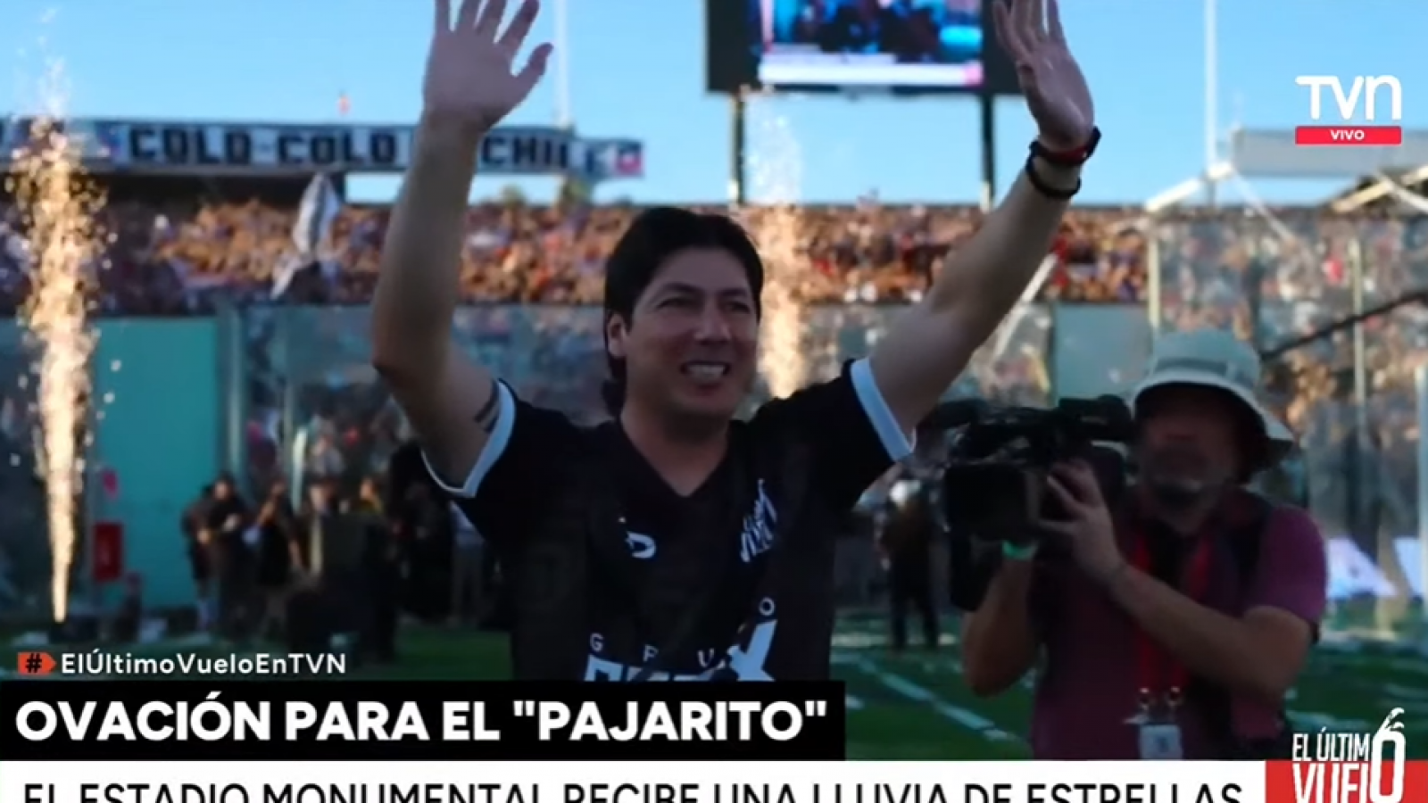 ¡Tremendo! Así fue el emocionante recibimiento de Jaime "Pajarito" Valdes al entrar a la cancha
