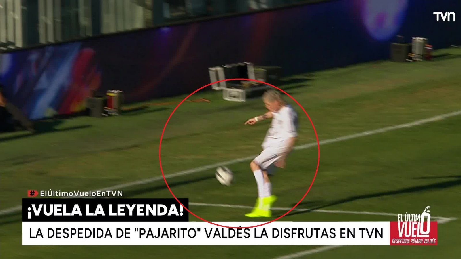 ¿Qué pasó Marcianeke? Quería tirar la pelota a la barra en el Monumental y...
