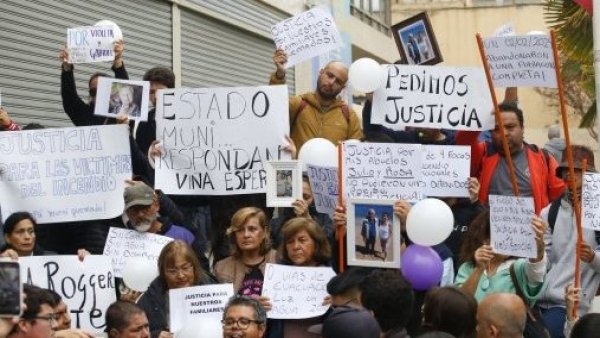 Familiares de fallecidos en megaincendio de Viña del Mar anunciaron querella
