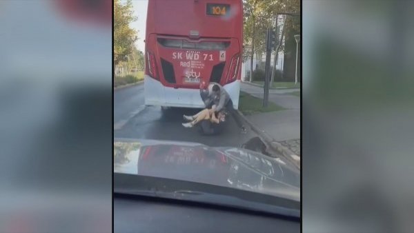 El relato de ciclista arrollado y golpeado por conductor de Transantiago: "Pude haber muerto"