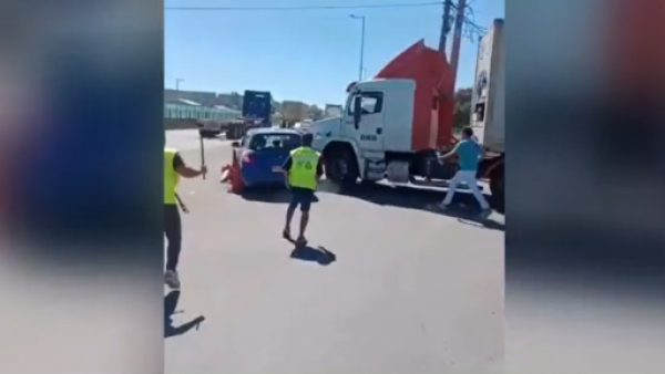 Camionero arrasó contra un hombre durante manifestación en Coronel

