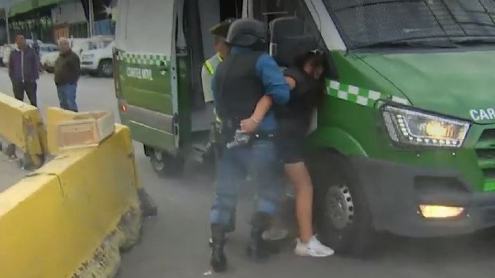 Mujer dispara en Lo Valledor y deja tres heridos
