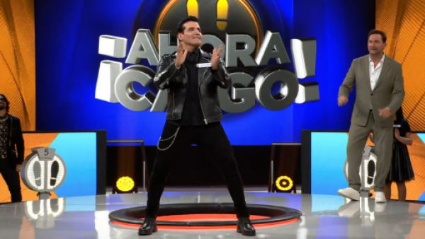 <p>Chayanne hace bailar al estudio de "Ahora Caigo"</p>Chayanne hace bailar al estudio de "Ahora Caigo"

