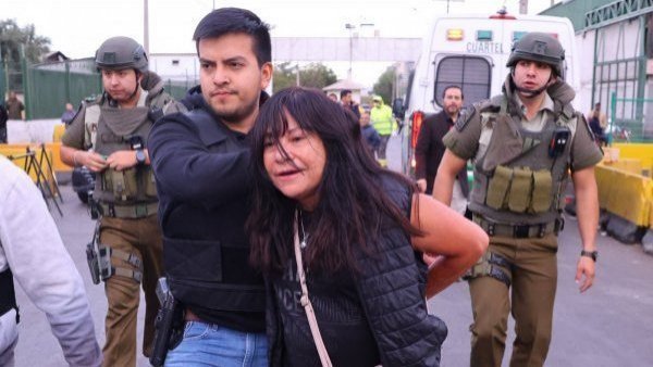 <p>Prisión preventiva para mujer que disparó en mercado Lo Valledor</p>Prisión preventiva para mujer que disparó en mercado Lo Valledor
