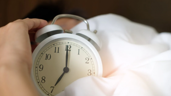 Profesionales de la educación explican cambios y recomendaciones para el cambio de hora
