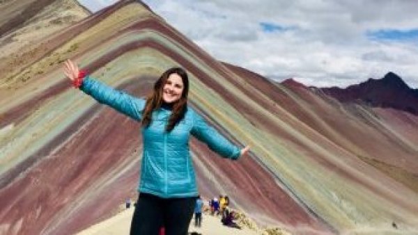Catalina Cayazaya, la estudiante que se suicidó tras denunciar acoso de docentes
