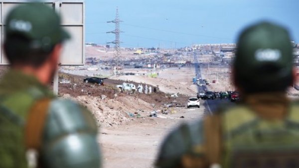 Alcalde de Alto Hospicio solicita apoyo militar tras hallazgo de tres cadáveres

