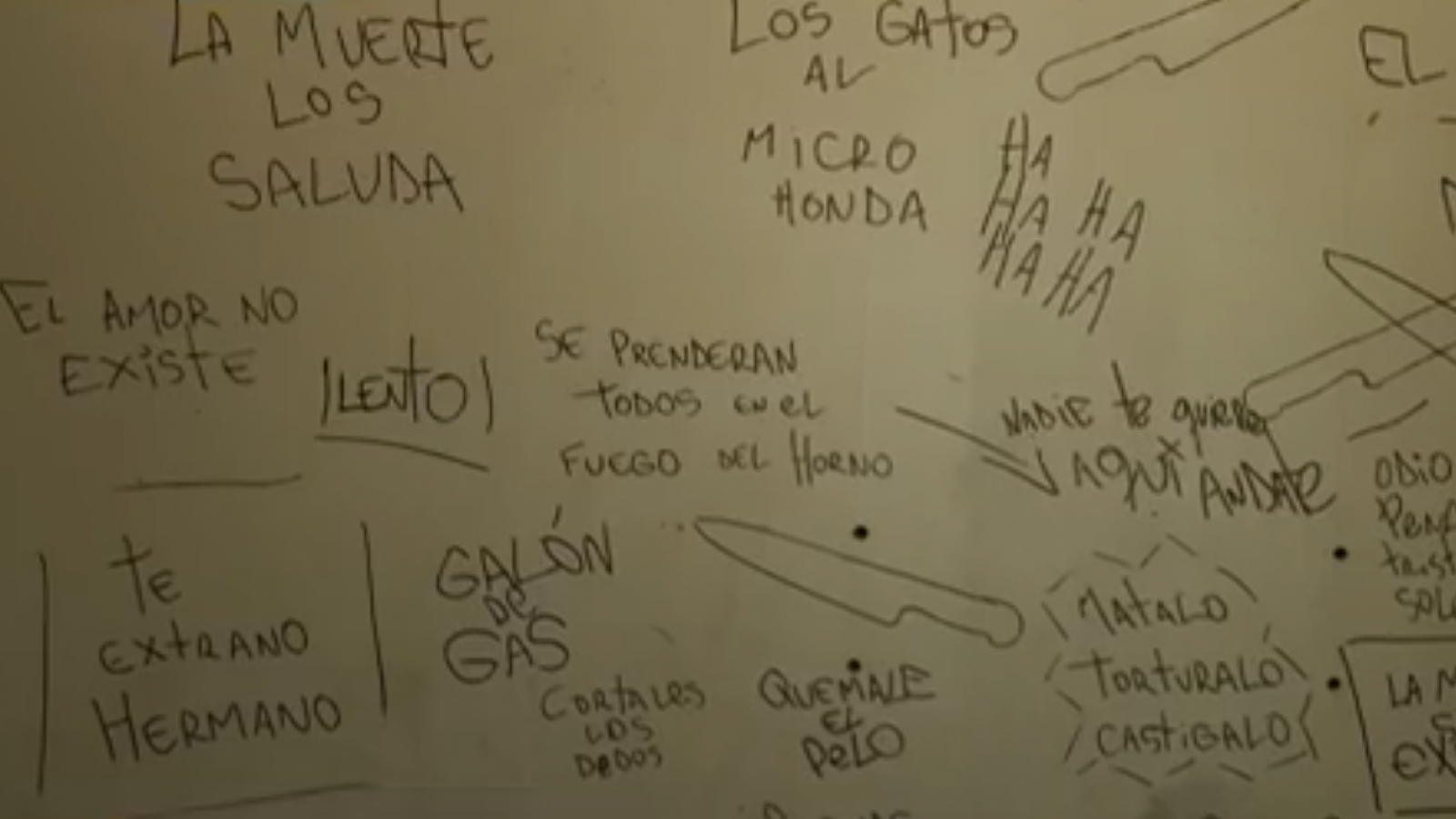 Encuentran aterradores y amenazantes mensajes en casa tomada de Barrio Brasil
