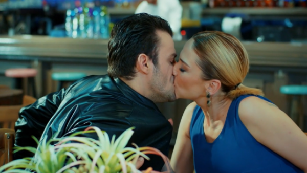 Amor en Juego - T1E95 | El beso de Yasemin
