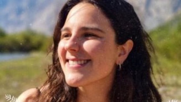 Madre de estudiante que se suicidó relata que la joven dejó una carta
