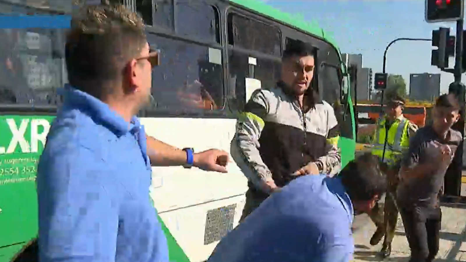 Combos y patadas: Así fue la protesta de colectiveros en La Florida
