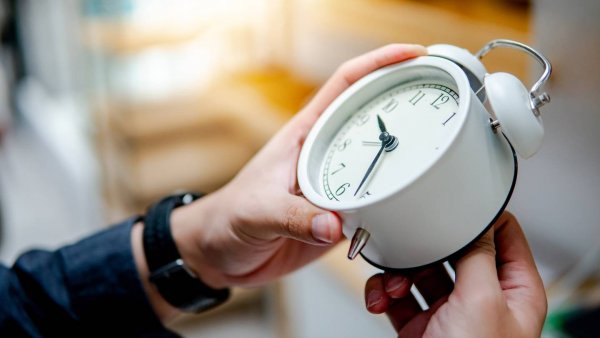 Cambio de hora: ¿Se atrasan o adelantan los relojes?
