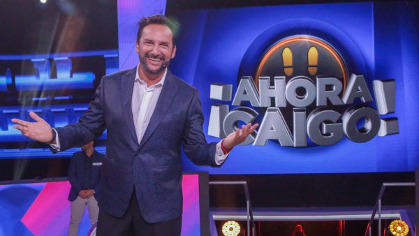 "Ahora Caigo" reúne a distintas generaciones de “Rojo” para su versión estelar
