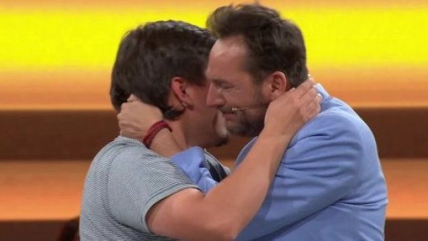Daniel Fuenzalida se emociona con historia de participante de "Ahora Caigo"
