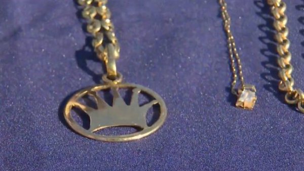 Magia negra y joyas: Los códigos que identifican a "Los Trinitarios"
