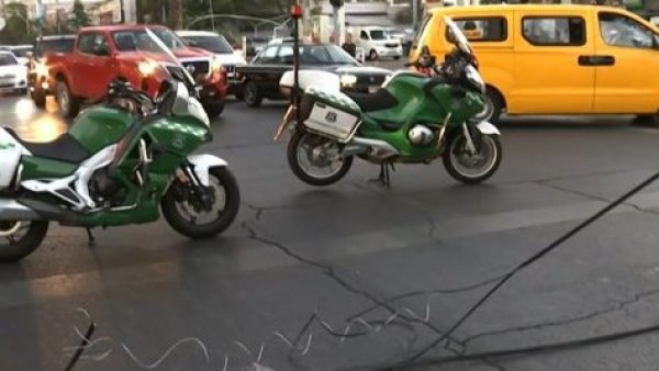 ¡Caos vial! Caída de cables bloquea totalmente céntrica avenida de Santiago
