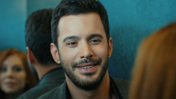La sonrisa de Omer: Revive el momento de "Amor en Juego"
