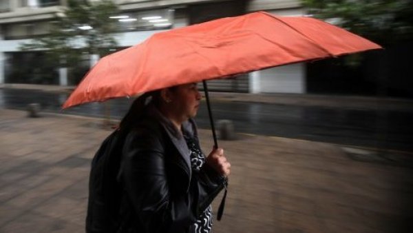Anuncian lluvia para este fin de semana en Santiago: ¿Cuántos milímetros caerán?
