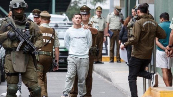 Con órdenes de expulsión y sin domicilio declarado: El perfil de los venezolanos detenidos por el crimen de carabineros
