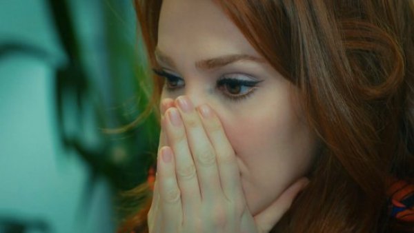 Amor en Juego - T1E102 | Defne descubierta
