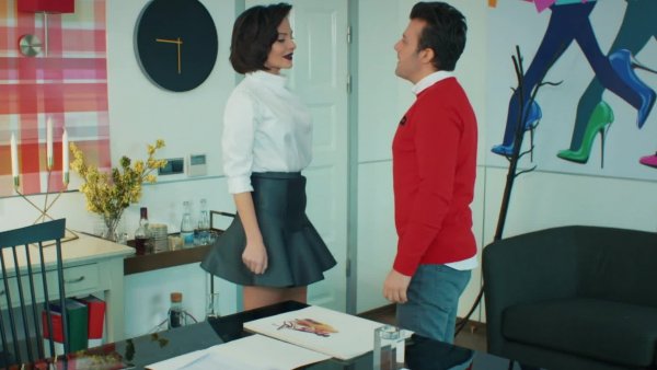 Sinan enfrenta a Yasemin: Mira el momento de "Amor en juego"
