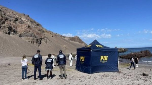 Encuentran cadáver con heridas de bala en playa de Iquique
