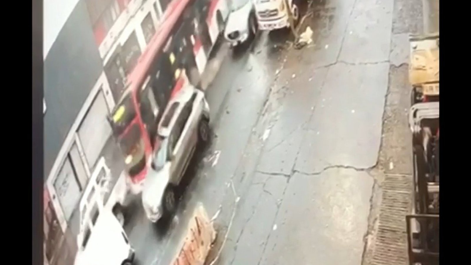 Imágenes exclusivas: Así se produjo grave choque múltiple en Recoleta

