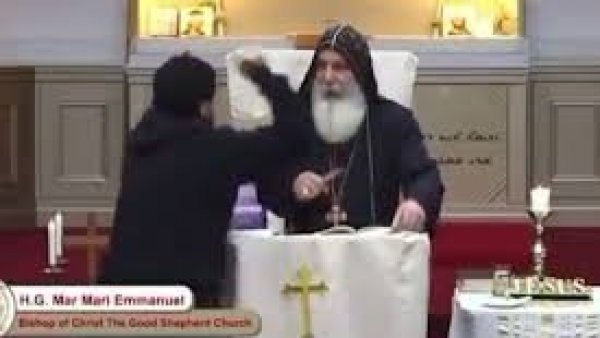 Sacerdote apuñalado: policía investiga como "acto terrorista" lo ocurrido en iglesia de Sidney
